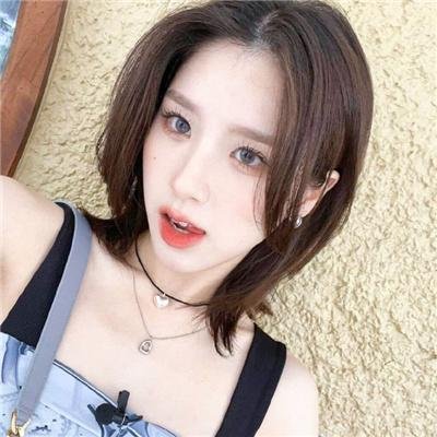 虚拟小姐在看着你